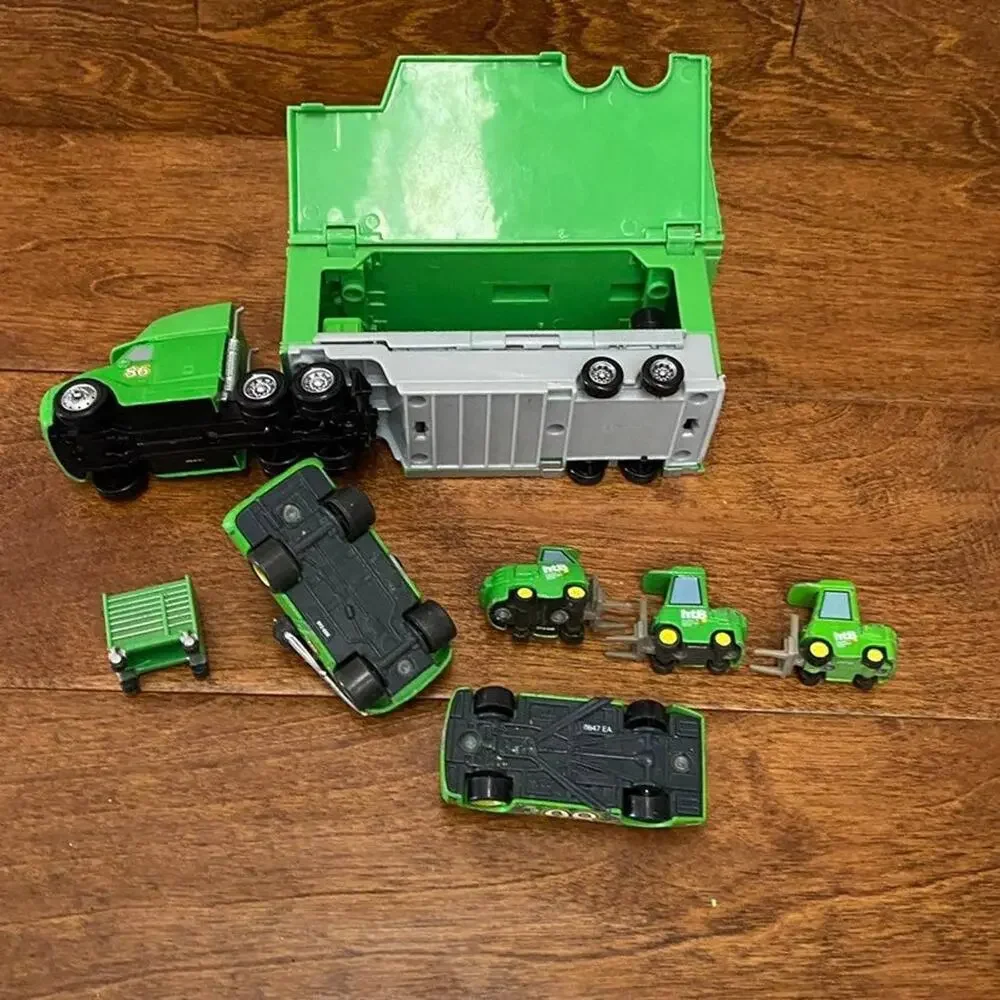 DISNEY PIXAR Cars Chick Hicks HTB 86 Semi Hauler Pit Crew Diecast Set